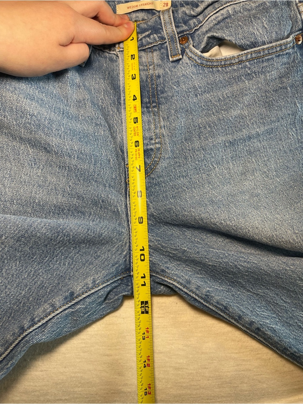Women's Levi's Wedgie Straight Jeans Size 28 High Rise Medium Wash Trendy - Picture 12 of 14